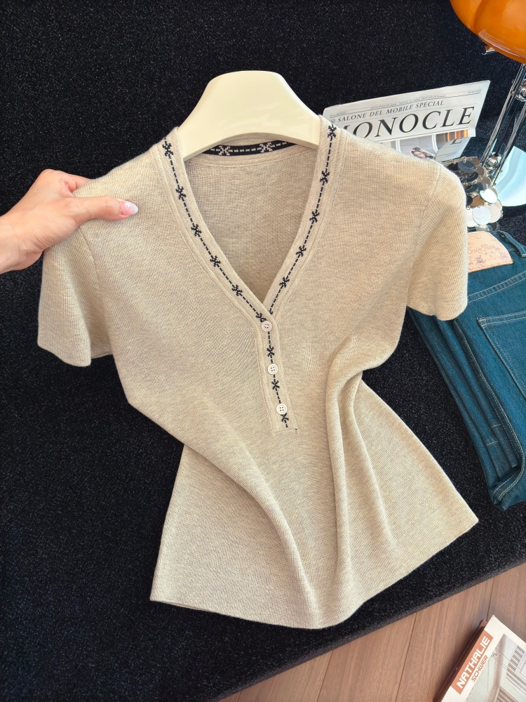 Retro Embroidered V-Neck Knit Short Sleeve Women's Summer Top
